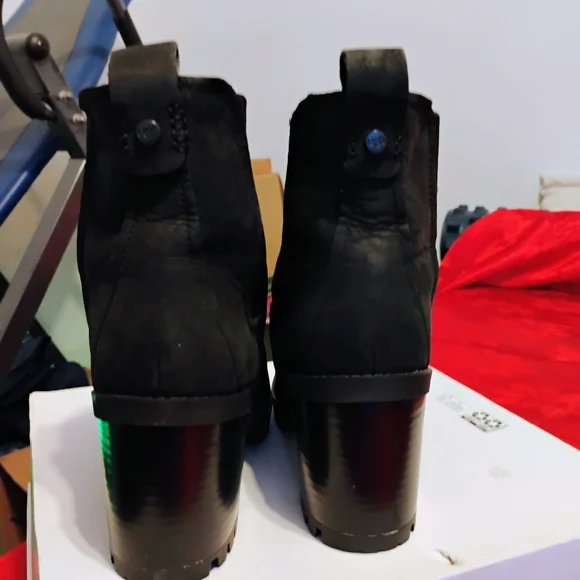 UGG Women’s Hazel Boot - Black. Ankle Boots. Never Worn. Size 9.5 - Picture 4 of 8